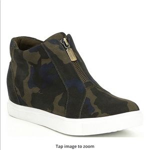 Blonde Waterproof camo wedge sneaker